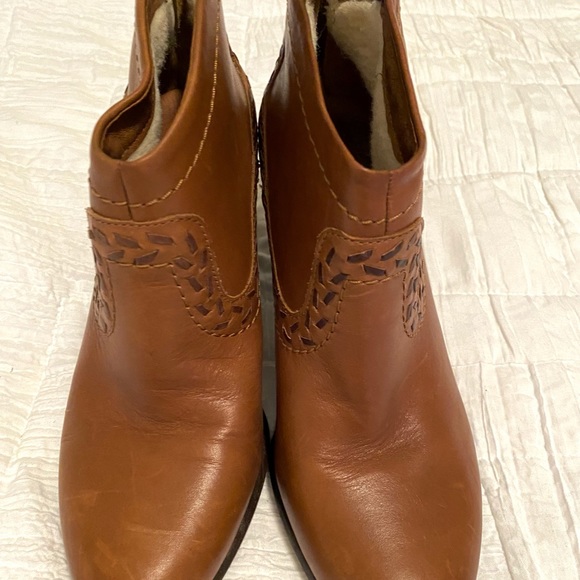 UGG insulated leather bootie - Picture 3 of 6